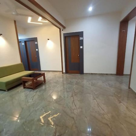 Hotel Crossview Palanpur Экстерьер фото