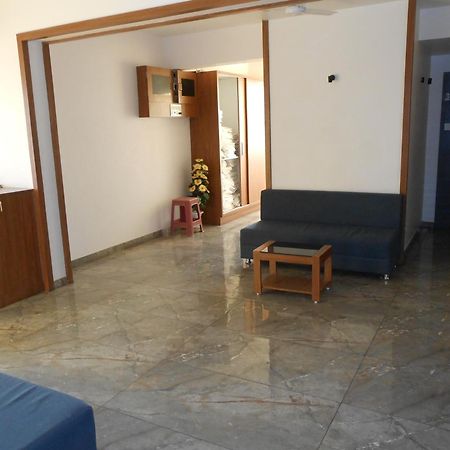 Hotel Crossview Palanpur Экстерьер фото