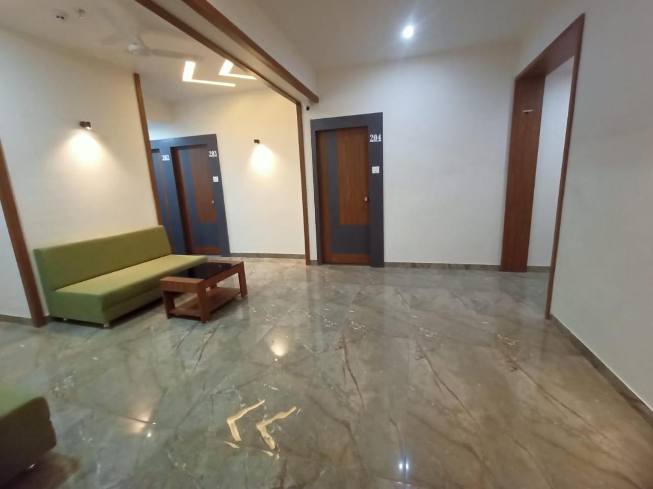 Hotel Crossview Palanpur Экстерьер фото