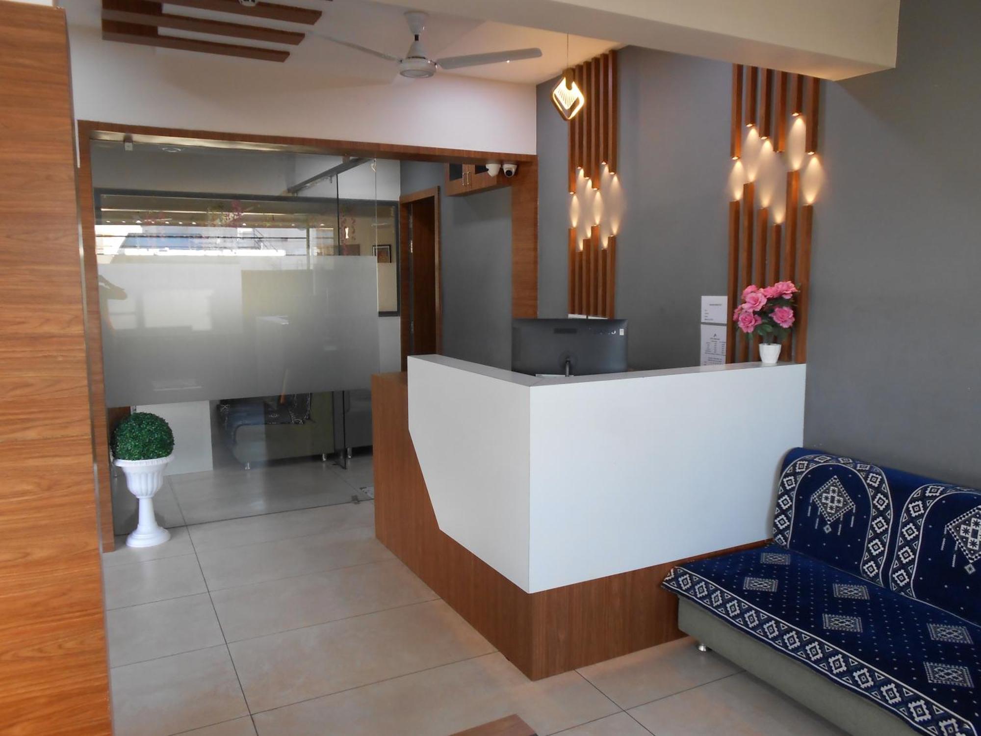 Hotel Crossview Palanpur Экстерьер фото