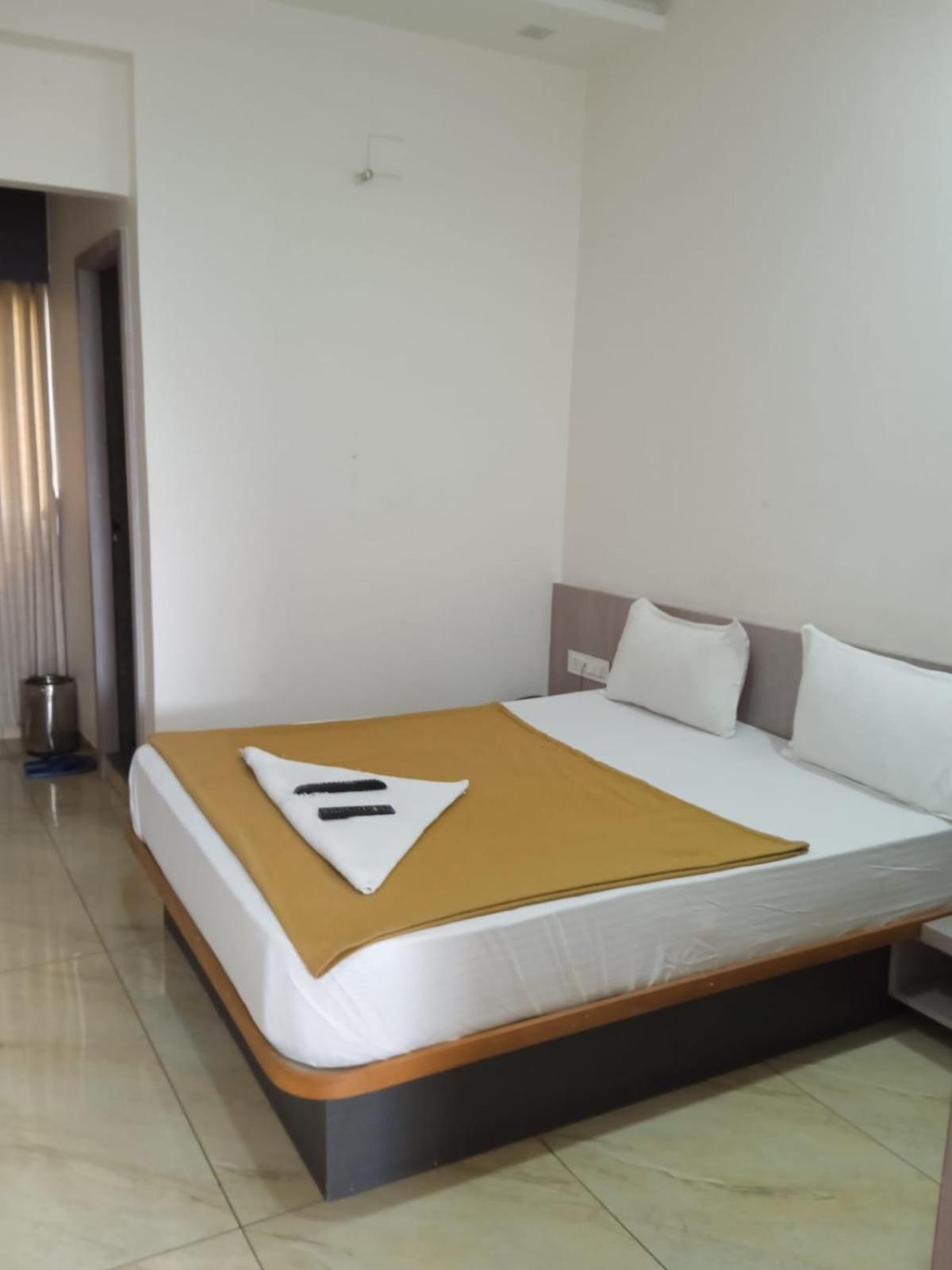 Hotel Crossview Palanpur Экстерьер фото