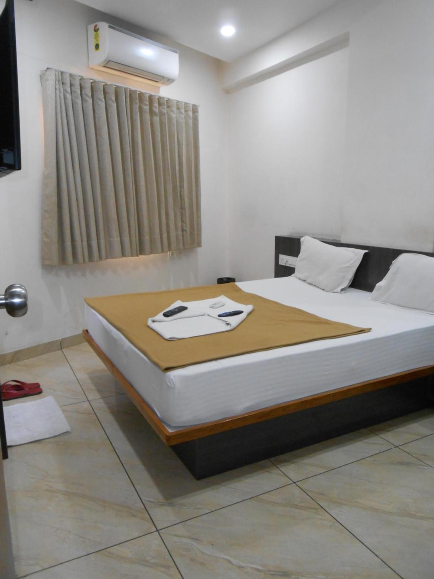 Hotel Crossview Palanpur Экстерьер фото