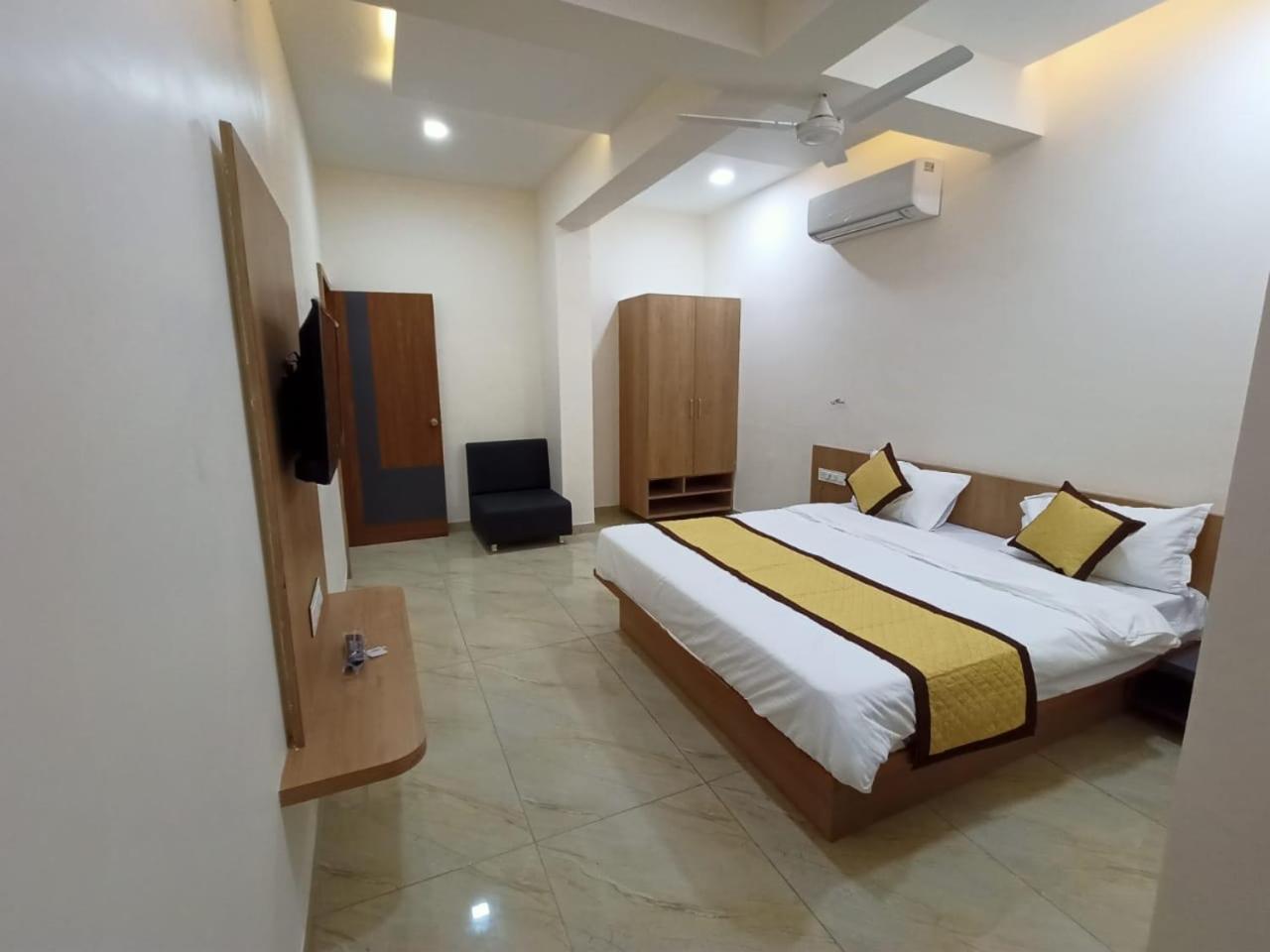 Hotel Crossview Palanpur Экстерьер фото