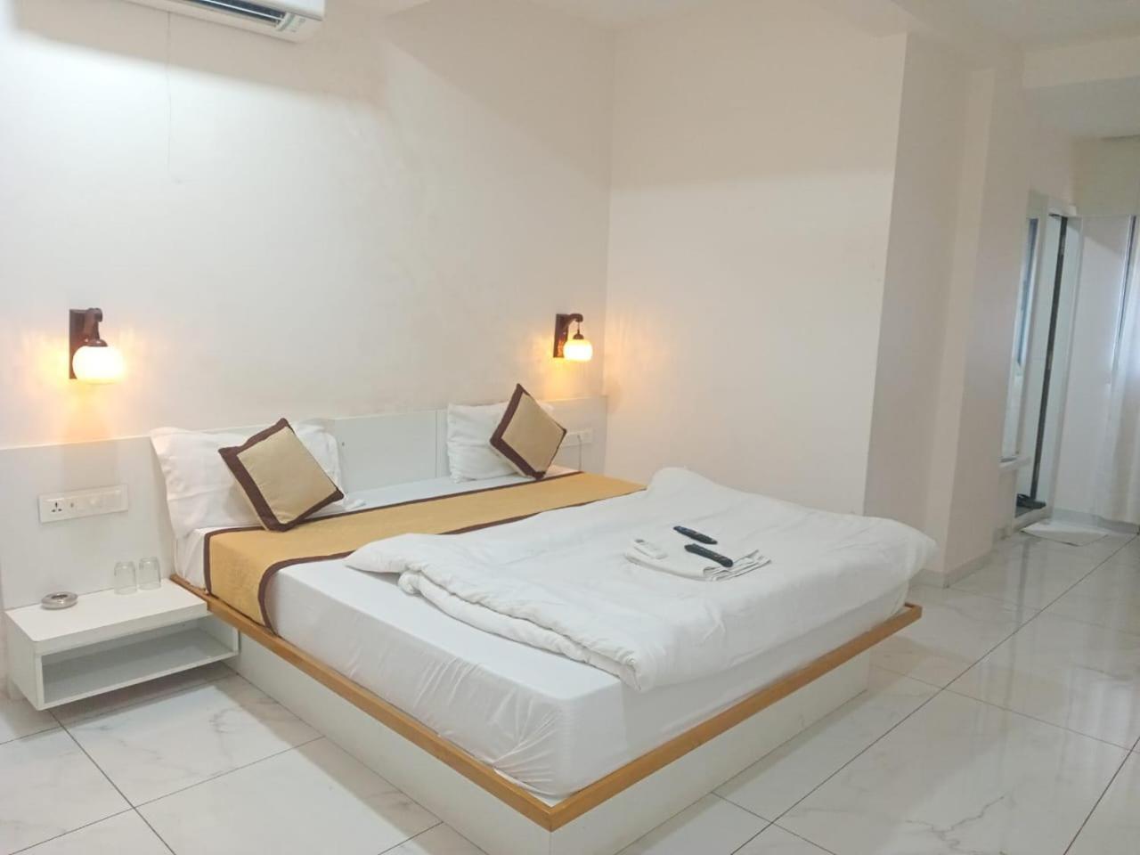 Hotel Crossview Palanpur Экстерьер фото