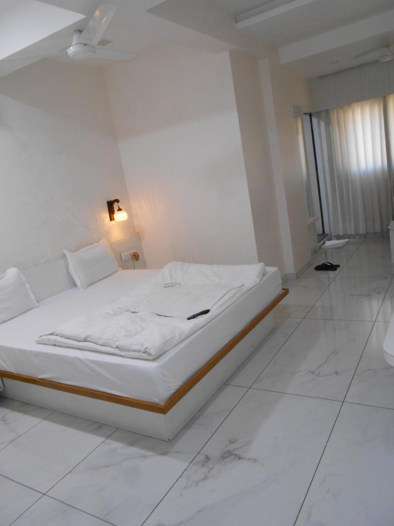Hotel Crossview Palanpur Экстерьер фото