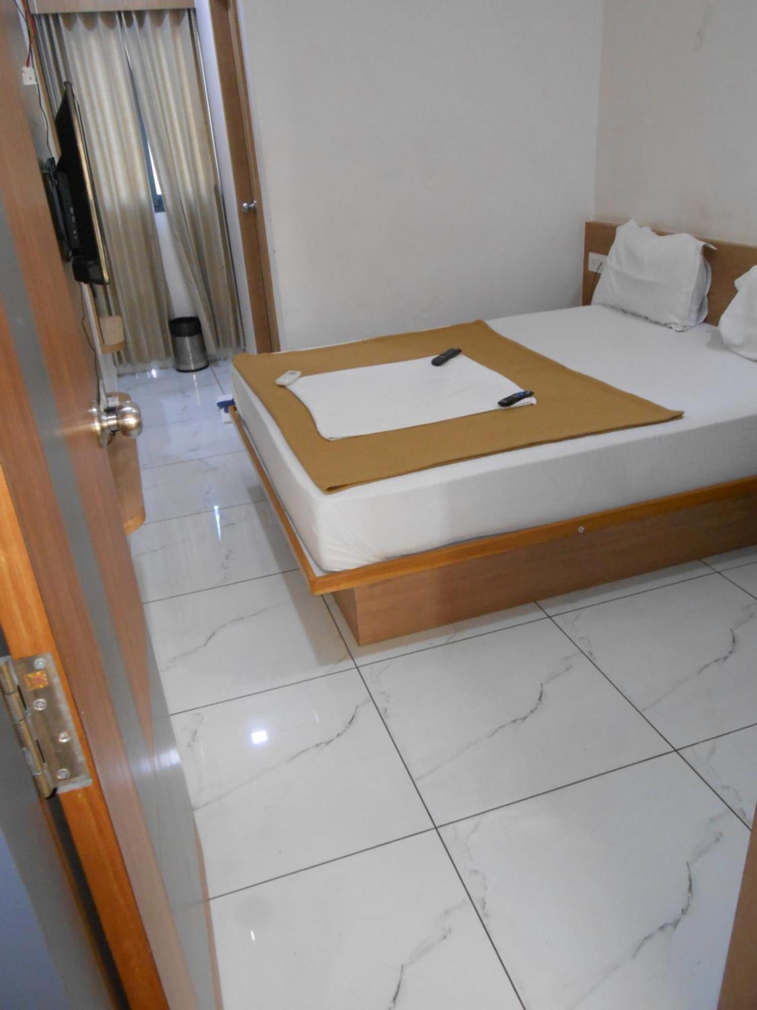 Hotel Crossview Palanpur Экстерьер фото