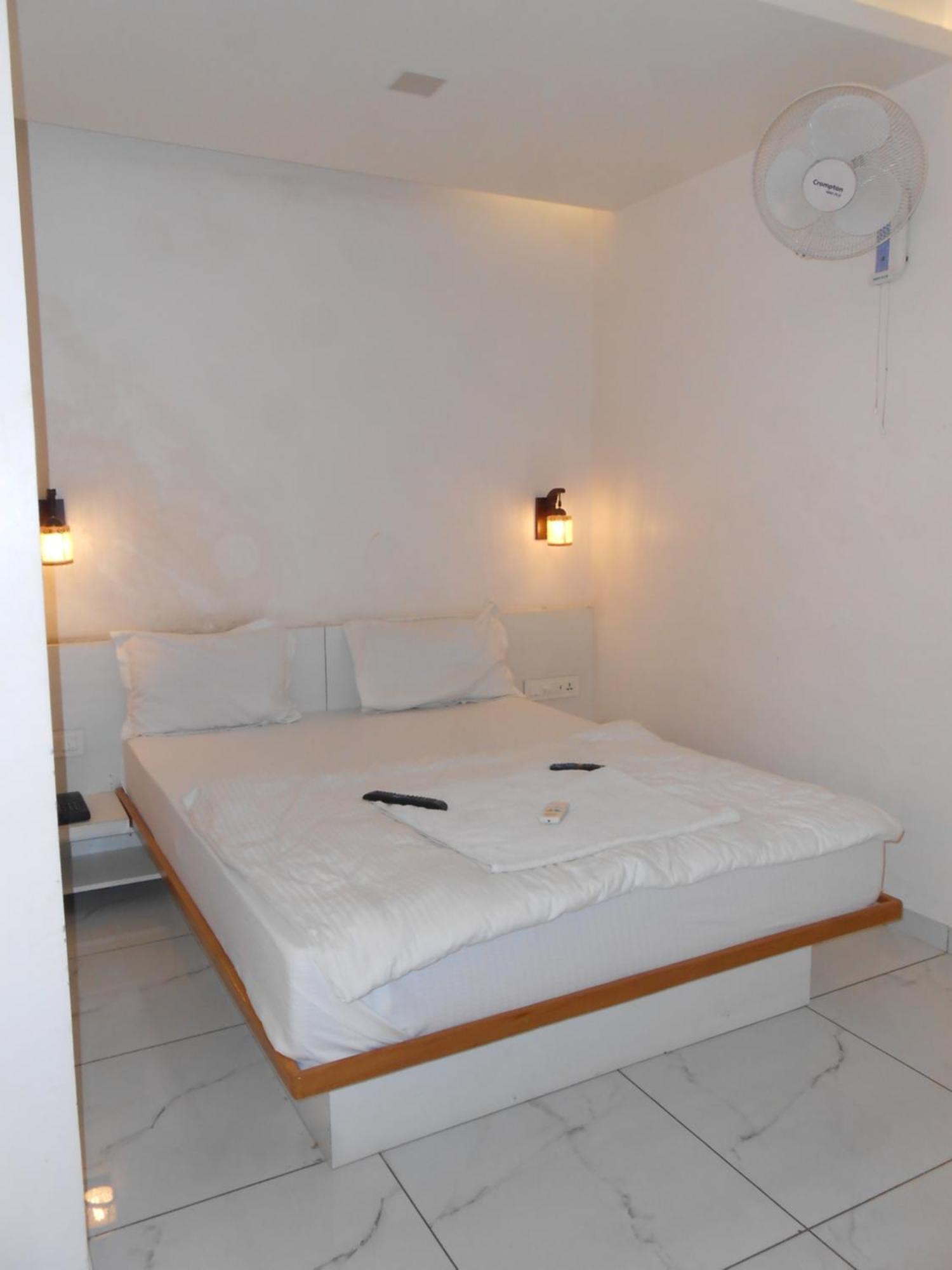 Hotel Crossview Palanpur Экстерьер фото